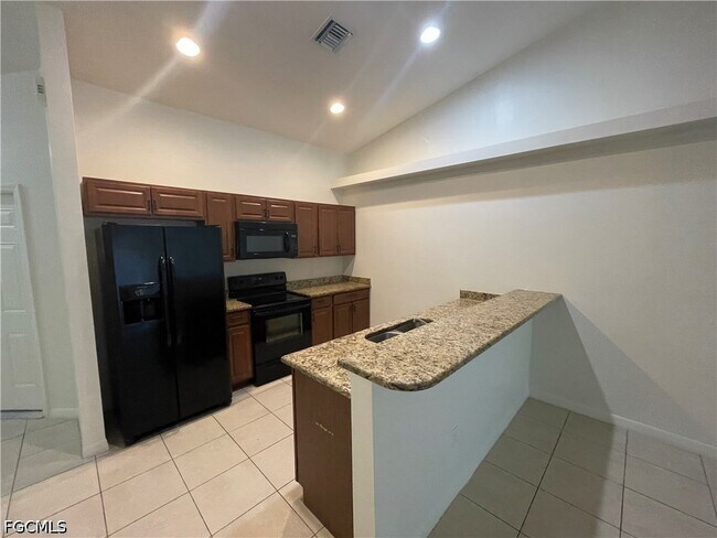 Foto del edificio - 705 Nicholas Pkwy W