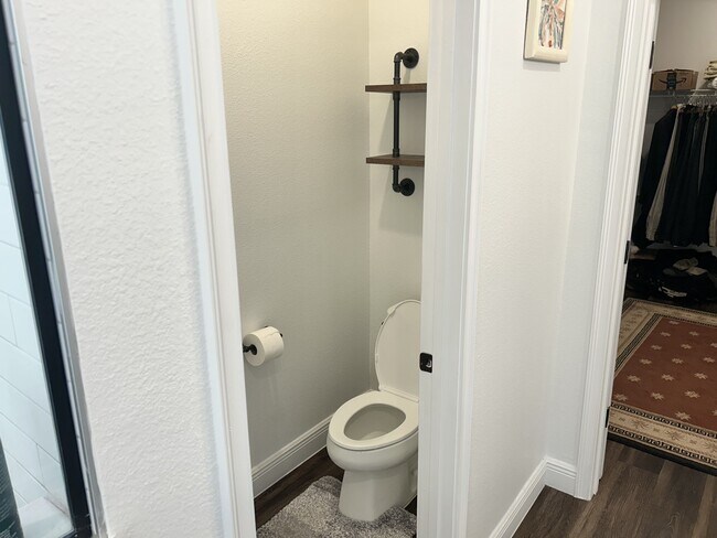 Foto del edificio - 223 Emmy Cv