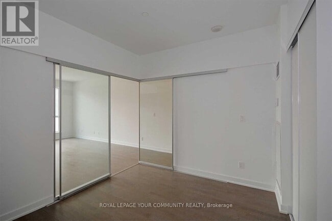 Building Photo - 501-501 St Clair Ave W