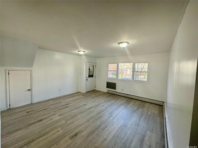 Building Photo - 144-18 182nd Pl