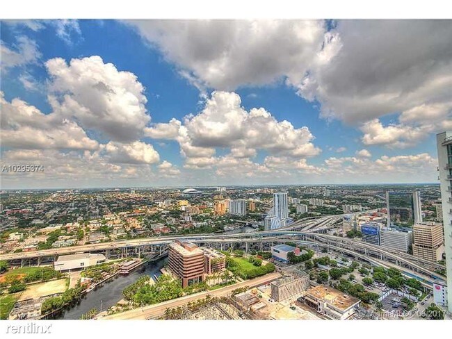 Foto del edificio - 92 SW 3rd St