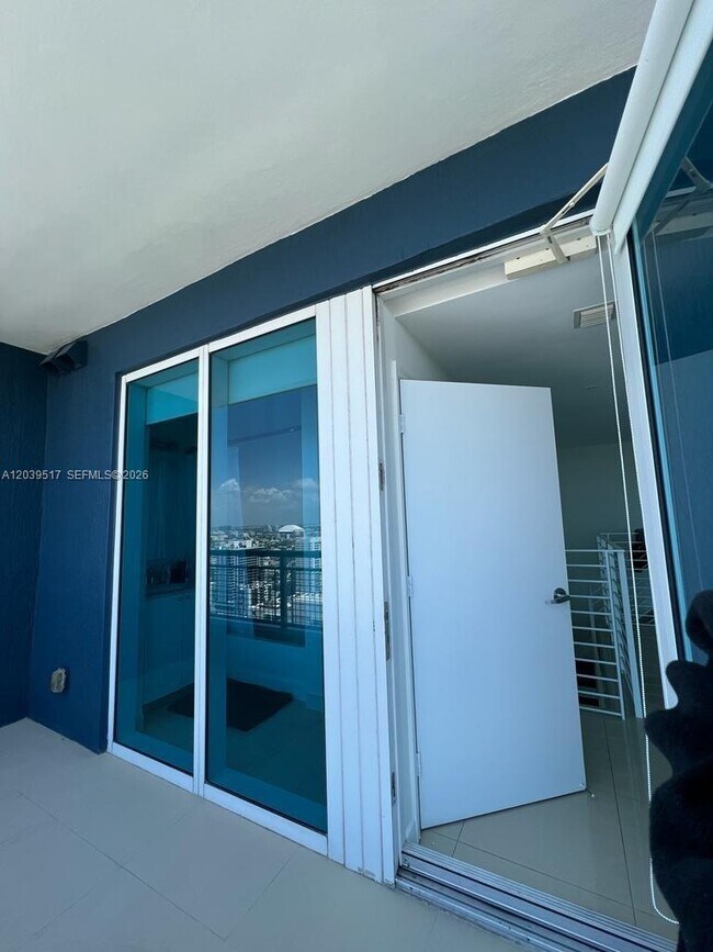 Foto del edificio - 60 SW 13th St
