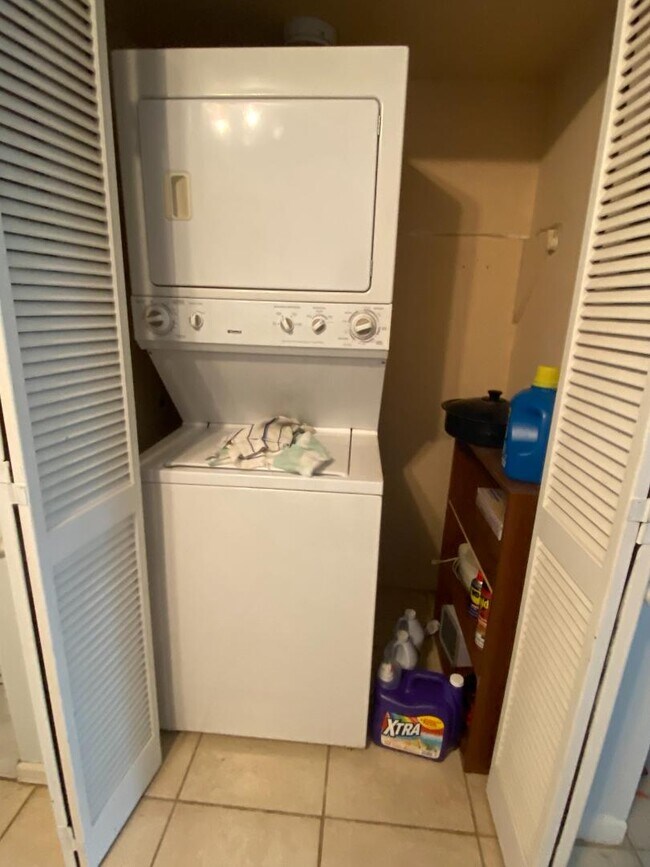Foto del edificio - 4403 Lakeside Dr