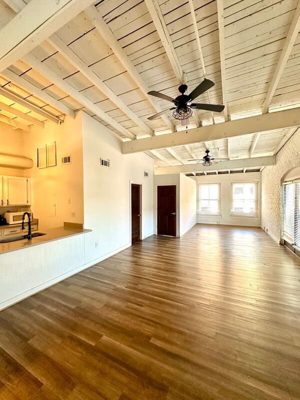 Building Photo - 1411 E Cary St