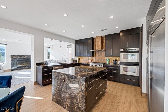 Foto del edificio - 729 Pinnacle Heights Ln