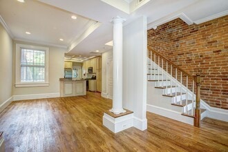 Building Photo - 633 C St NE