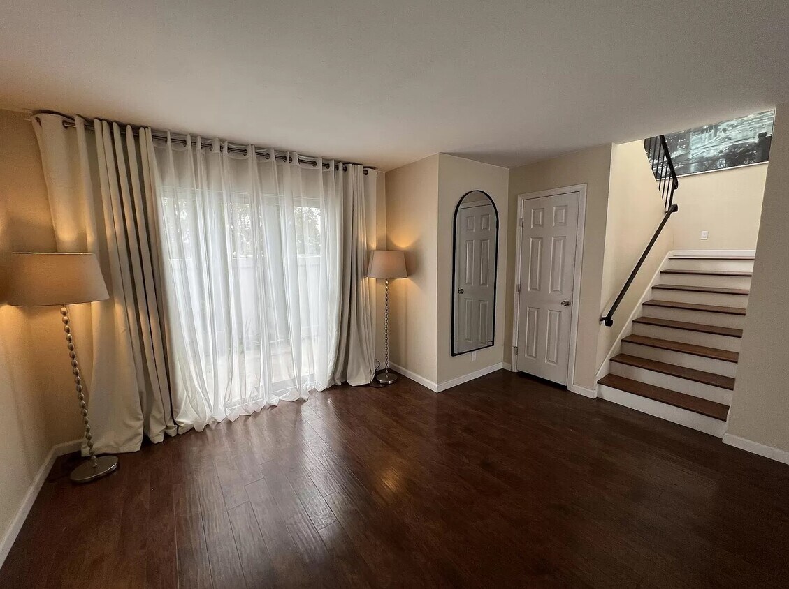 Primary Photo - 1640 Maple Dr