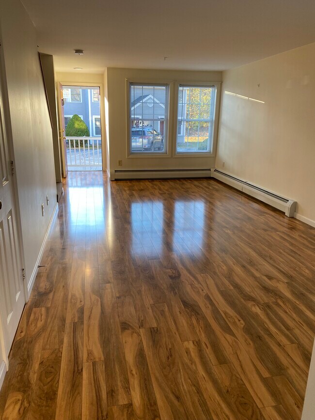 living room - 10 Oak Ter