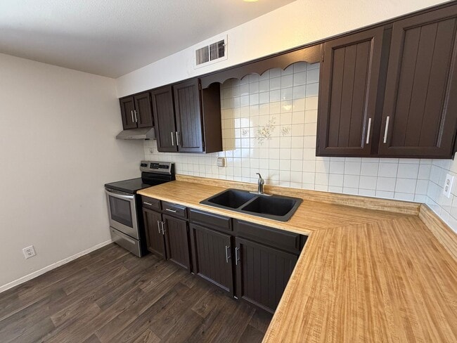 Foto del edificio - 3Bed 1 Bath Peoria House