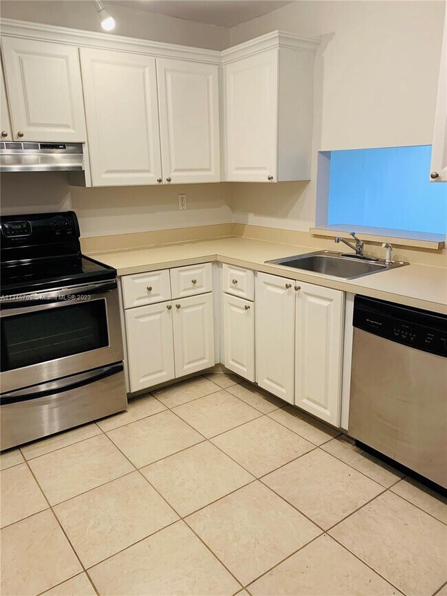 711 N Pine Island Rd Unit 410, Plantation, FL 33324 Condo for Rent in