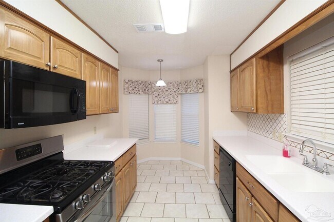 Foto del edificio - 8154 Treetop Ln