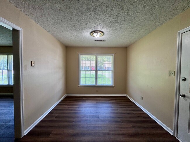 Foto del edificio - 109 Baby Doe Dr NW