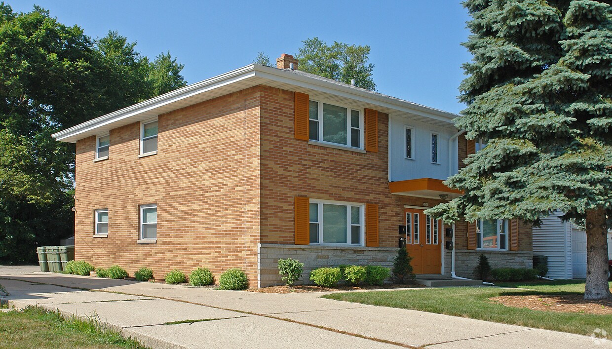 8315 W Oklahoma Ave, Milwaukee, WI 53219 Apartments in Milwaukee, WI