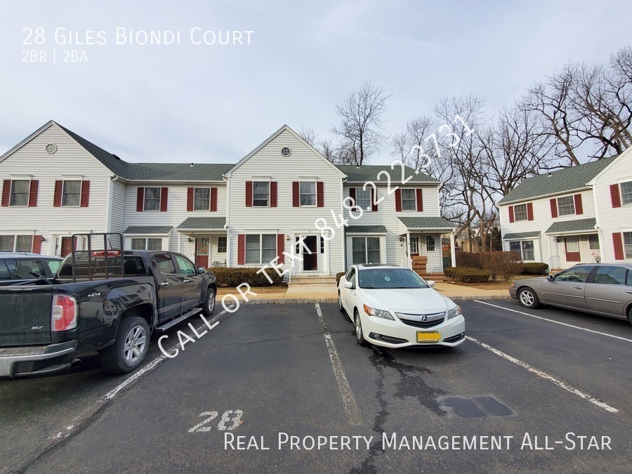 Foto principal - Spacious (with a full basement), freshly p...