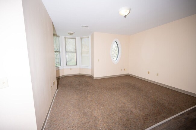 Foto del edificio - 320 E Lincoln Ave