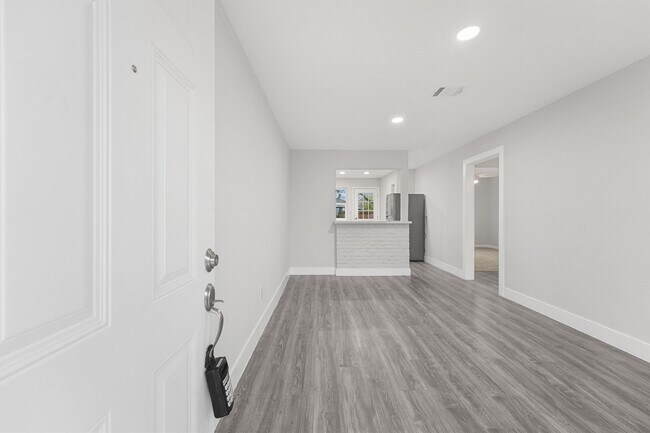 Foto del edificio - 4630 Clover St