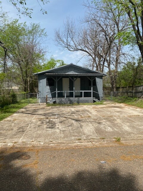 Foto principal - 2215 E 11th St