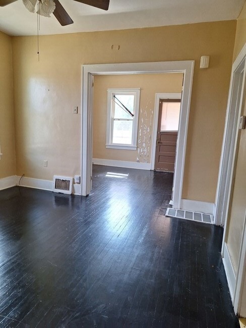 Foto del edificio - 627 Douglas Ave