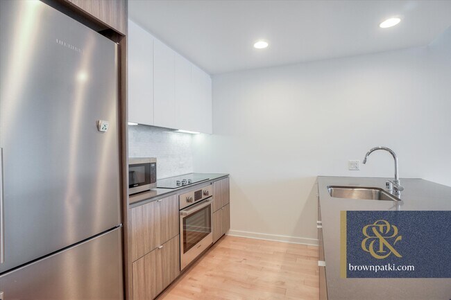 Building Photo - 45 Bartlett St