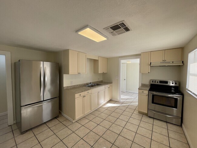 Foto del edificio - 2405 Everett St