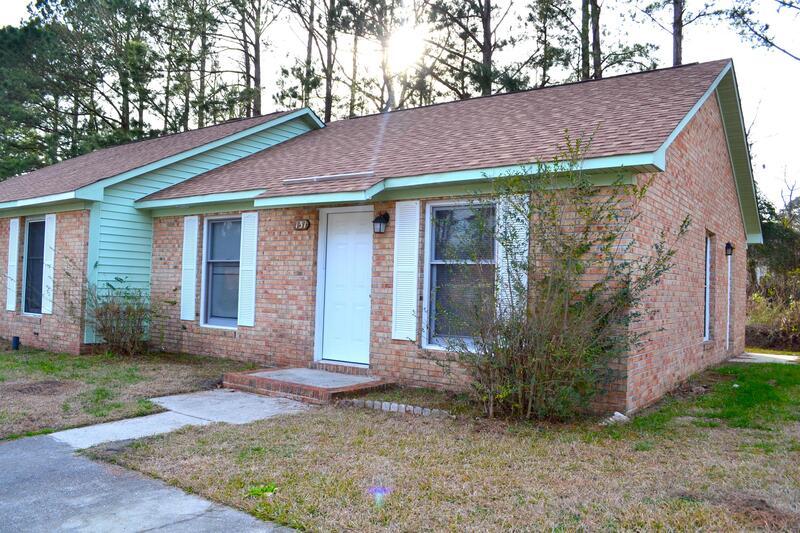 Primary Photo - 129-131 Windsor Ct