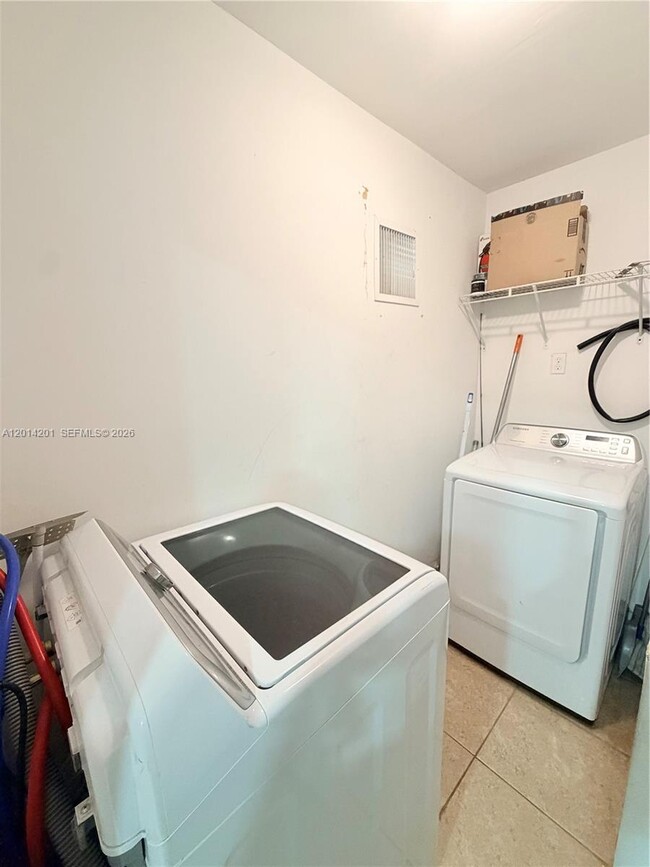 Foto del edificio - 1410 NW 199th St
