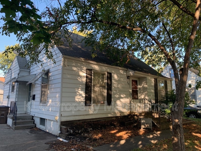 Primary Photo - 313 Hillside Ave