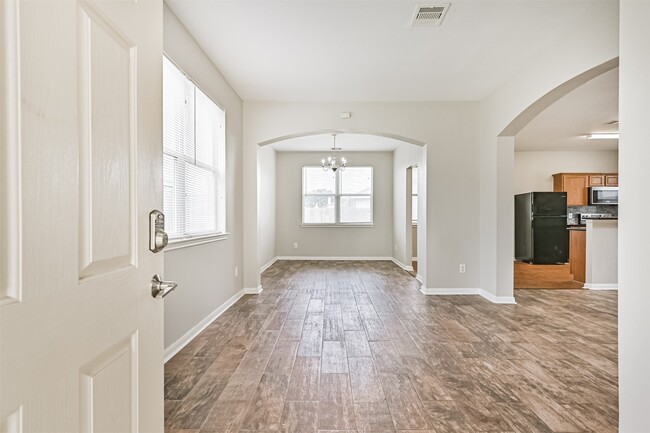 Foto del edificio - 4714 Montclair Hill Ln