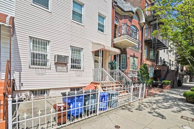 Building Photo - 125 Lynch St