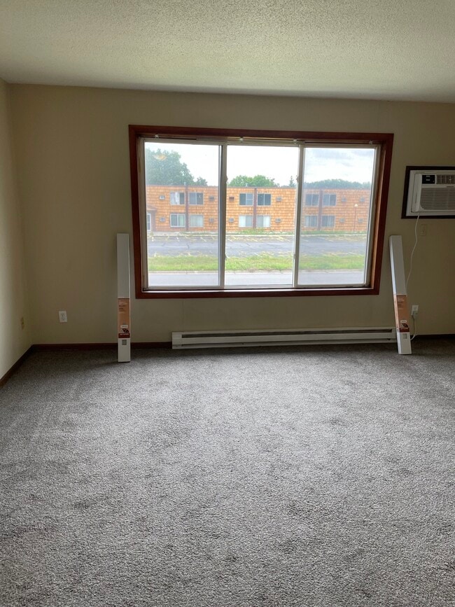 Bright living room - Kaiser East Apartments
