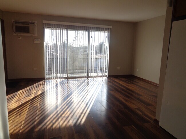 Foto del edificio - 3756 W 120th St