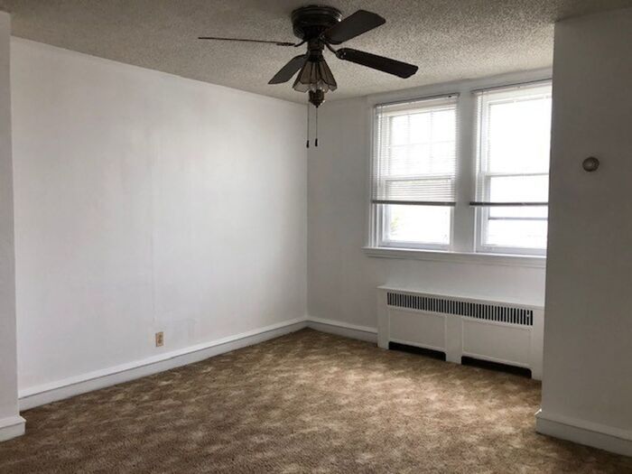Primary Photo - One Bedroom for Rent / Mayfair 19136