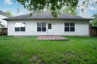 Building Photo - 28610 Hidden Cove Dr