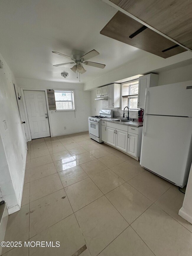 Building Photo - 24 Beachway Ave