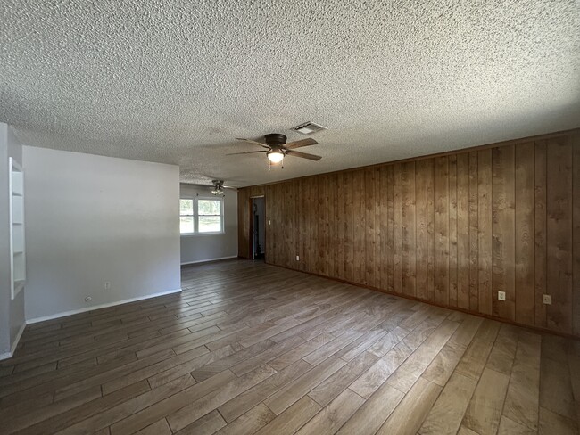 Foto del edificio - 19157 Richardson Ln