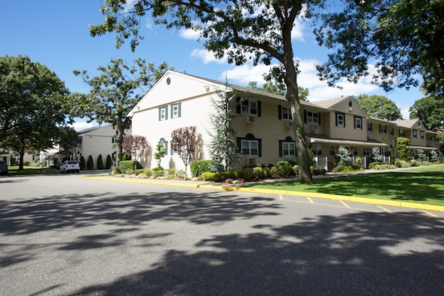 Building Photo - Fairfield Country Club Gardens