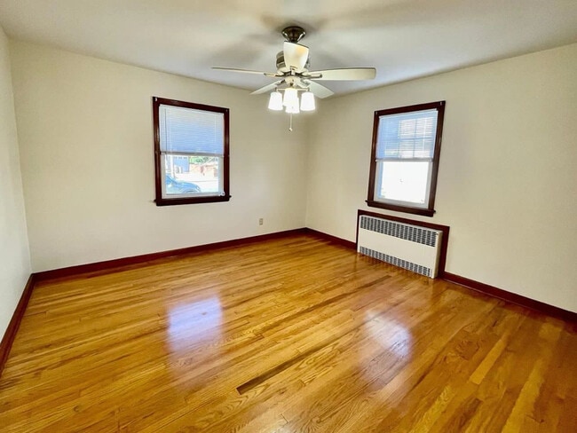 Building Photo - 149 Maplewood Ave