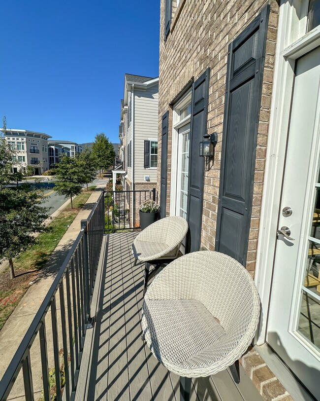 Building Photo - 1058 Old Trail Dr