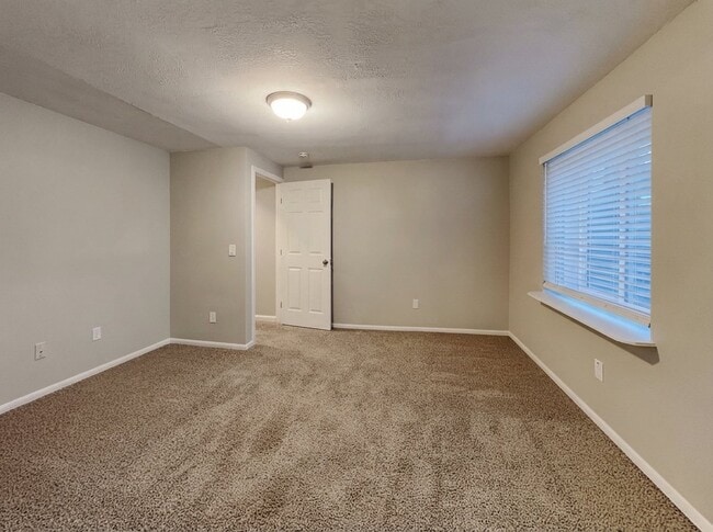 Building Photo - 7745 Lindsey Dr
