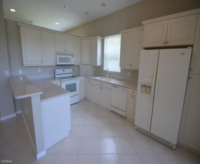 Building Photo - 4971 SW 158th Ave