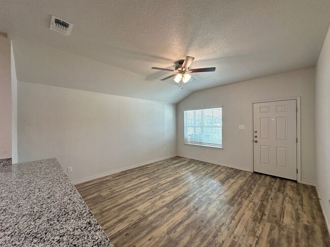 Building Photo - 1801 Clovis Dr