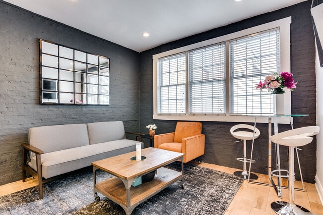 Building Photo - 1519 W Superior St