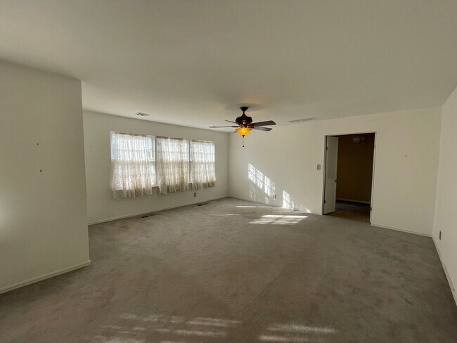 Foto del edificio - 5817 E 56th St