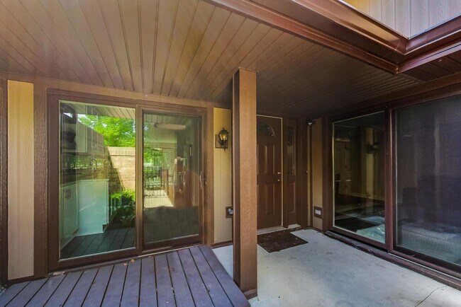 Building Photo - 109 Indian Trail Dr