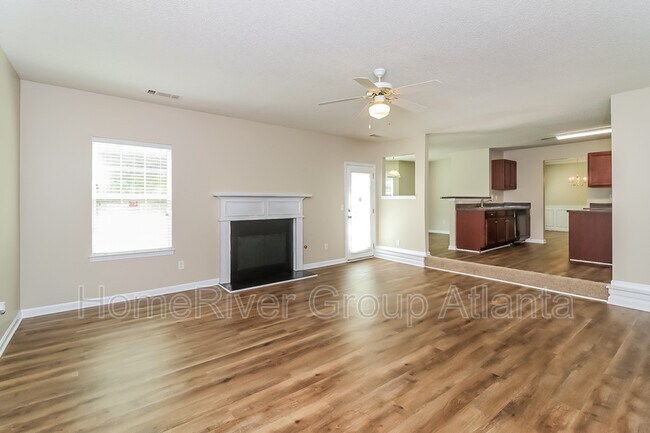 Building Photo - 629 Tomahawk Pl SW