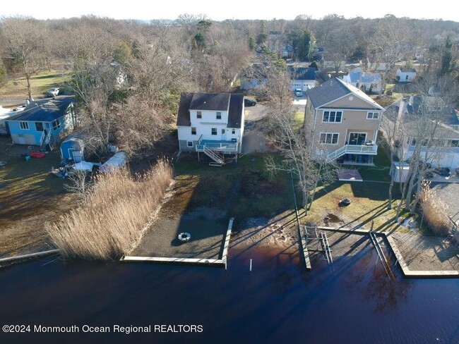 Building Photo - 613 Riverside Dr