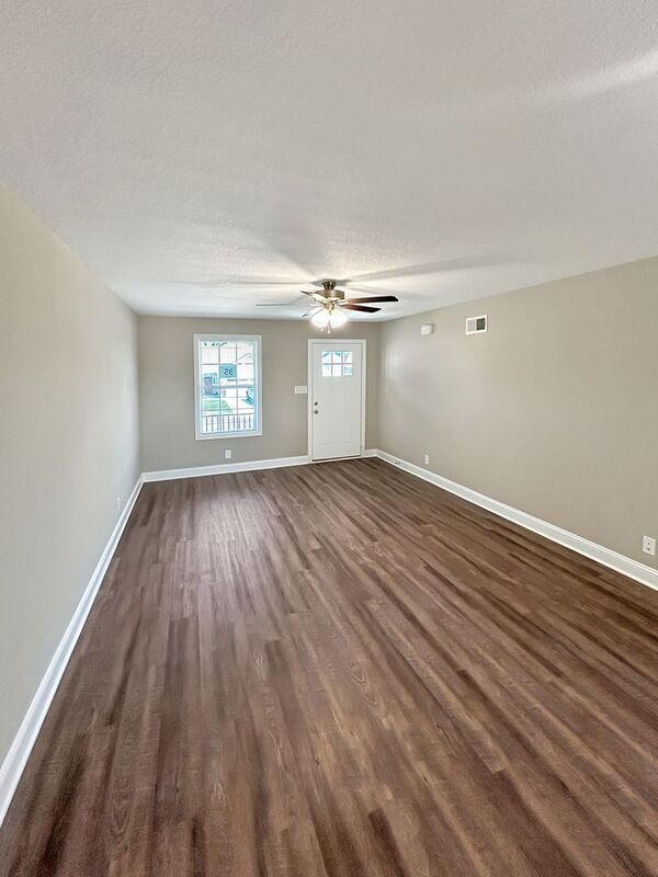 Foto del edificio - 1249 Cardinal Crk Dr