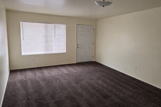 Foto del edificio - 955 W C St