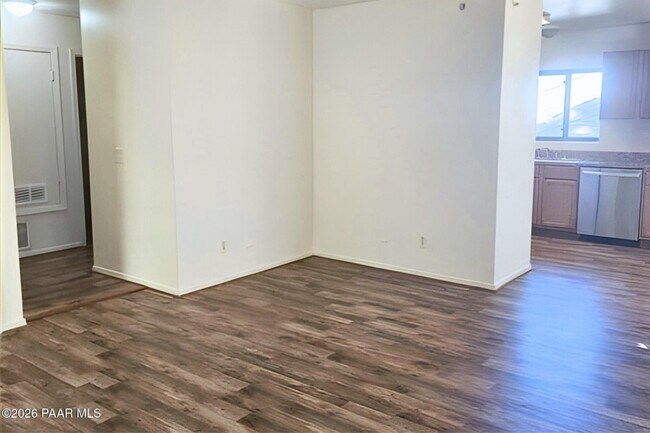 Foto del edificio - 114 S Virginia St