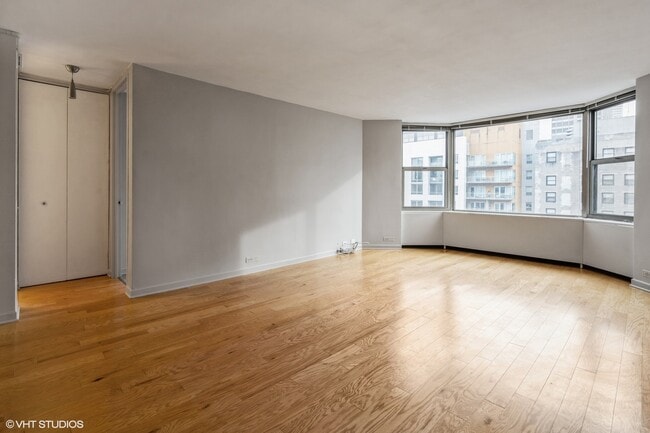 Building Photo - 535 N Michigan Ave
